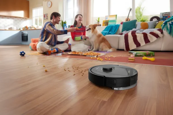 Vì sao nhà có trẻ nhỏ, thú cưng nên dùng robot hút bụi lau nhà?