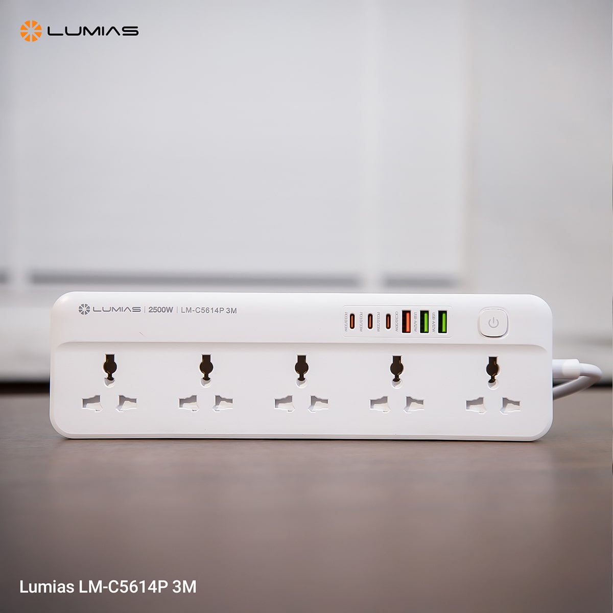 Ổ cắm điện đa năng Lumias LM-C5614P 3M có tới 5 cổng tiêu chuẩn