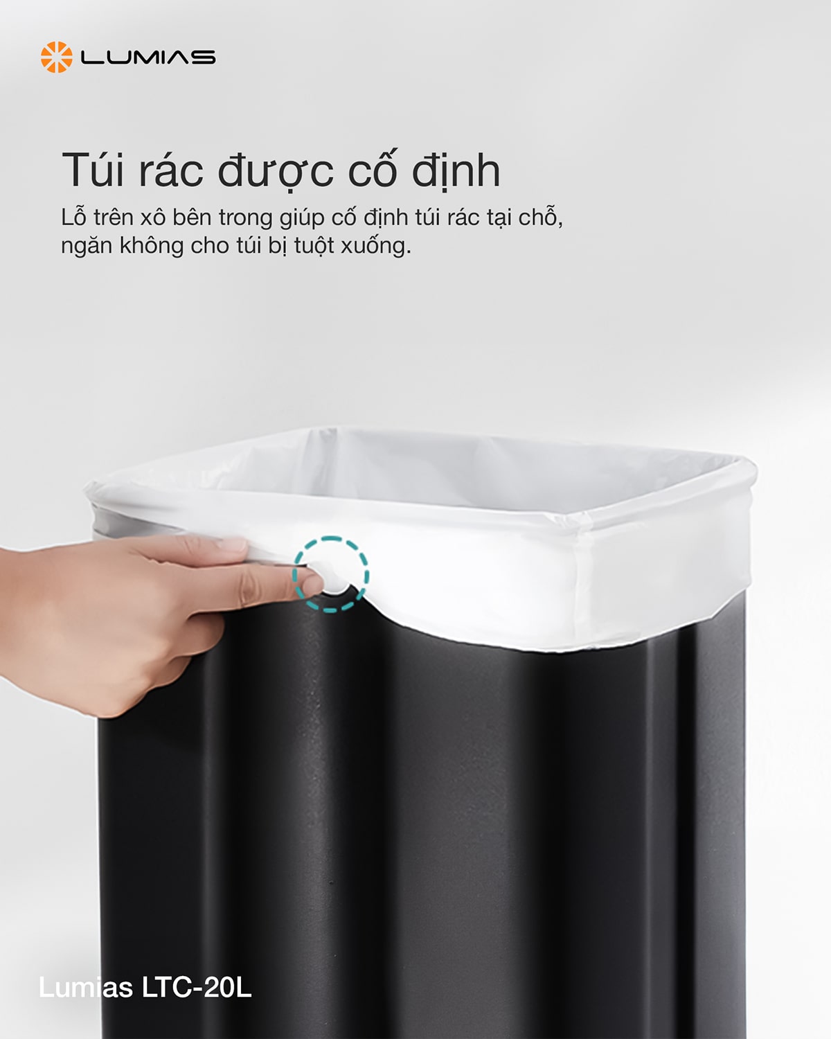 Lỗ trên thùng nhựa Lumias LTC-20L giúp cố định túi rác